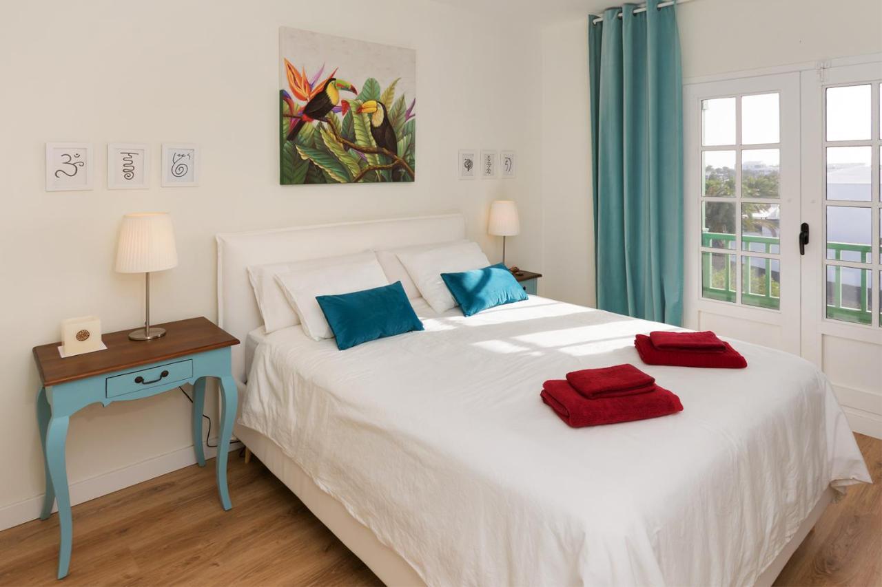 Apartamento Om Con Piscina Y Vistas Al Mar Leilighet Costa Teguise Eksteriør bilde