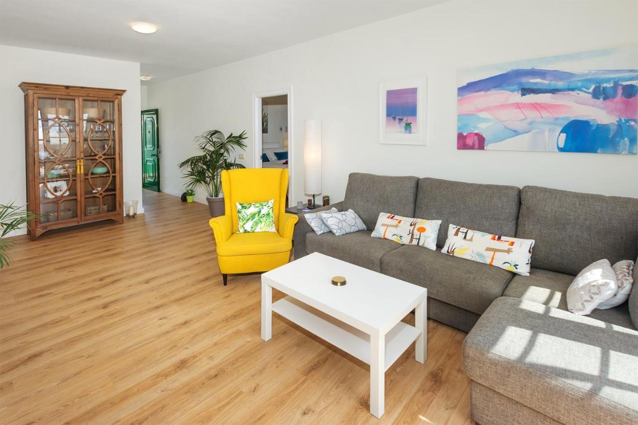 Apartamento Om Con Piscina Y Vistas Al Mar Leilighet Costa Teguise Eksteriør bilde